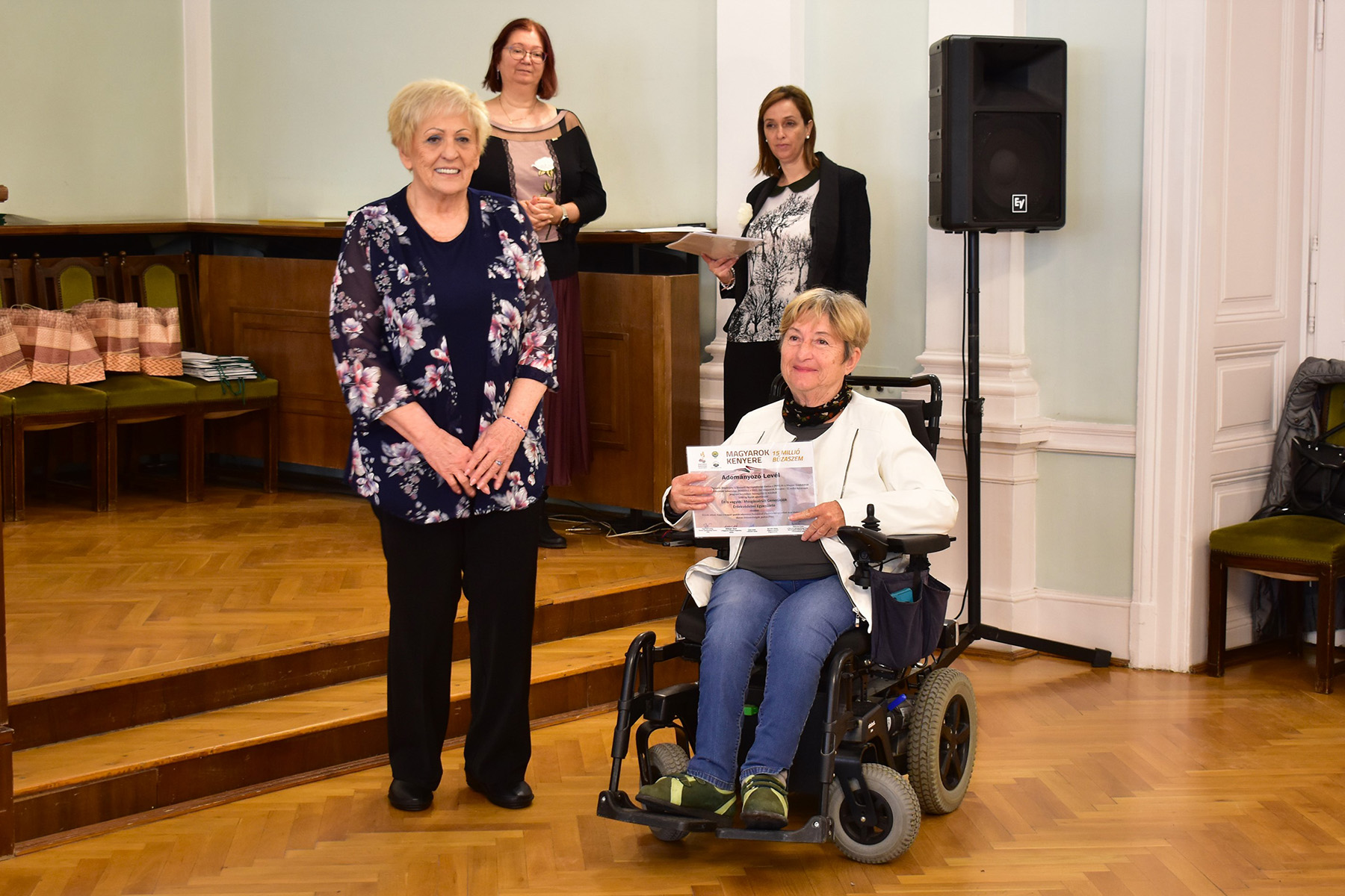 Elnökünk, Fehérváry Tünde átvette az 1000 kiló lisztről szóló adománylevelet