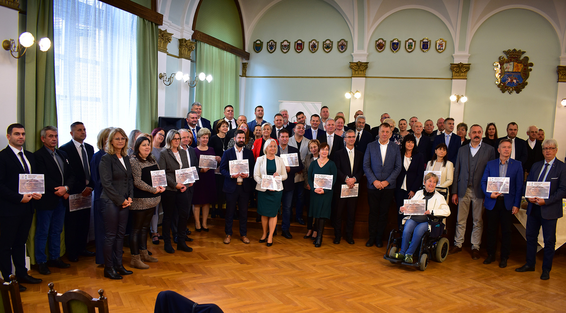 Összesen 80 tonna lisztet vehetett át jelképesen 57 kedvezményezett